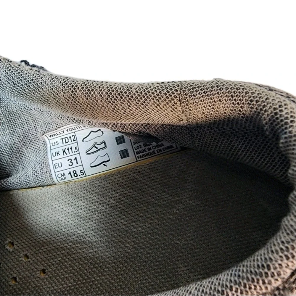 Hey Dude Wally Youth Kids‎ Shoes Gray Knit Slip On Casual Sneakers Size 12